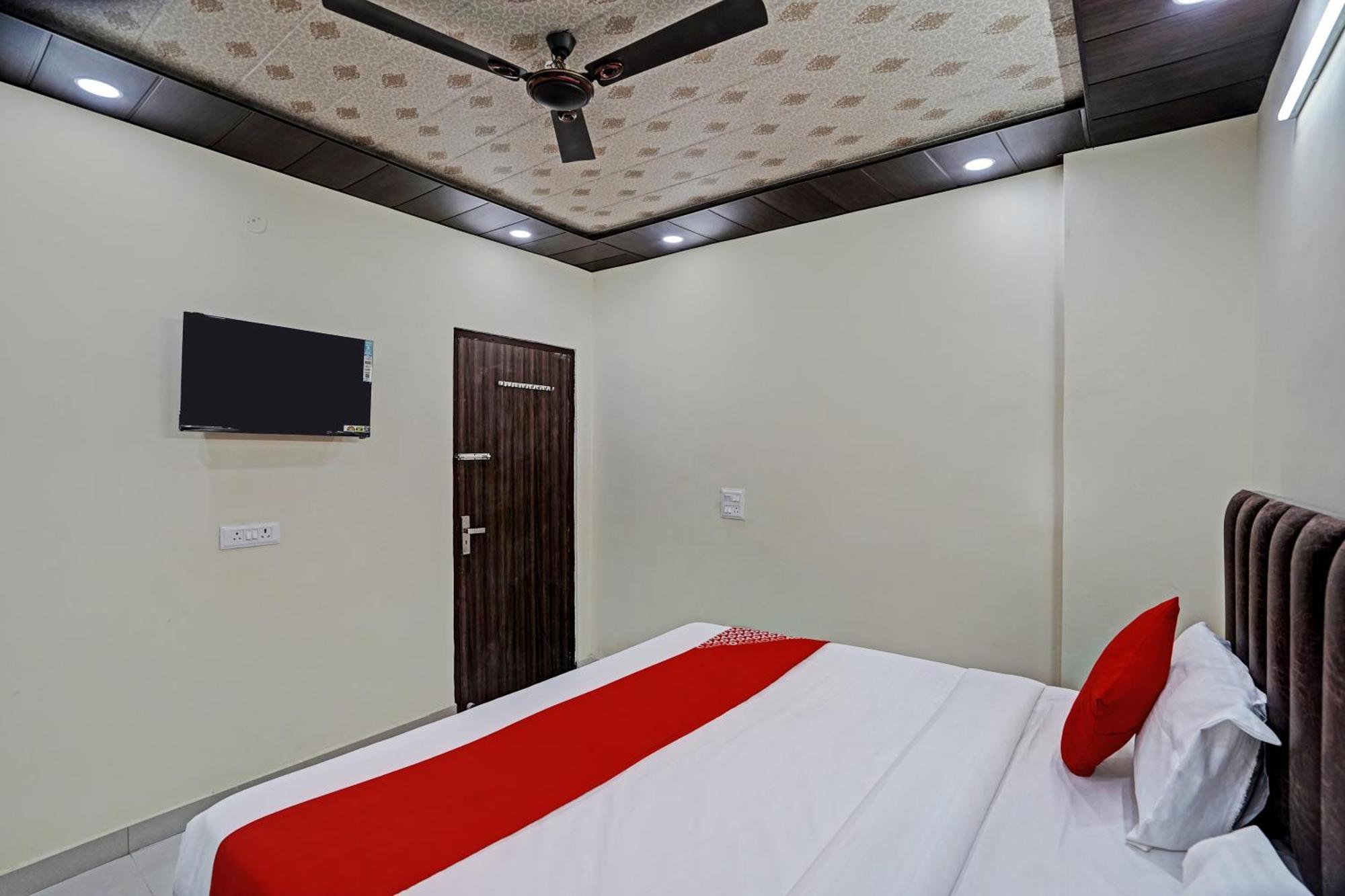 Oyo Flagship Evergreen Tower Hotel Ghaziabad Eksteriør billede