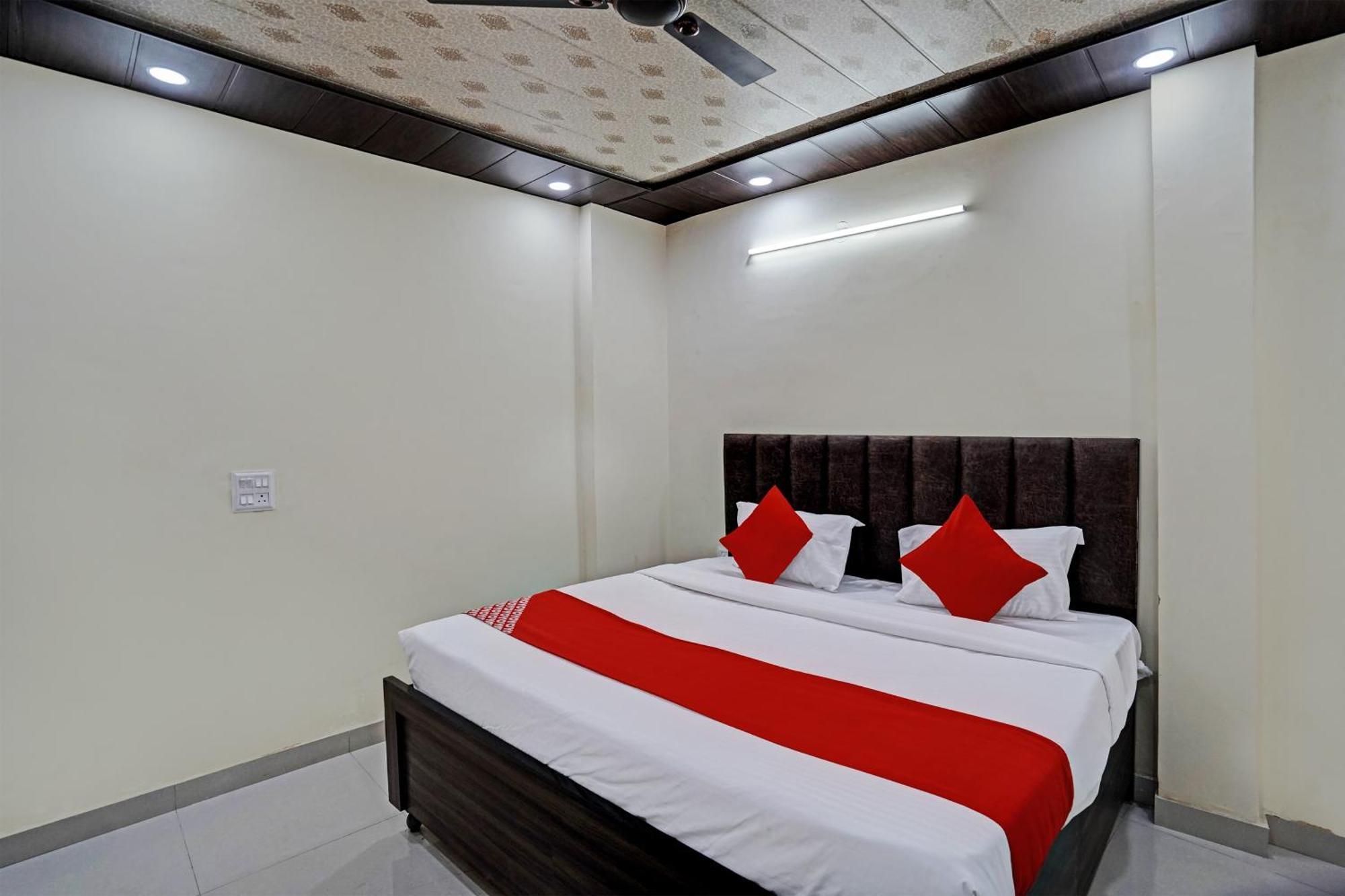 Oyo Flagship Evergreen Tower Hotel Ghaziabad Eksteriør billede