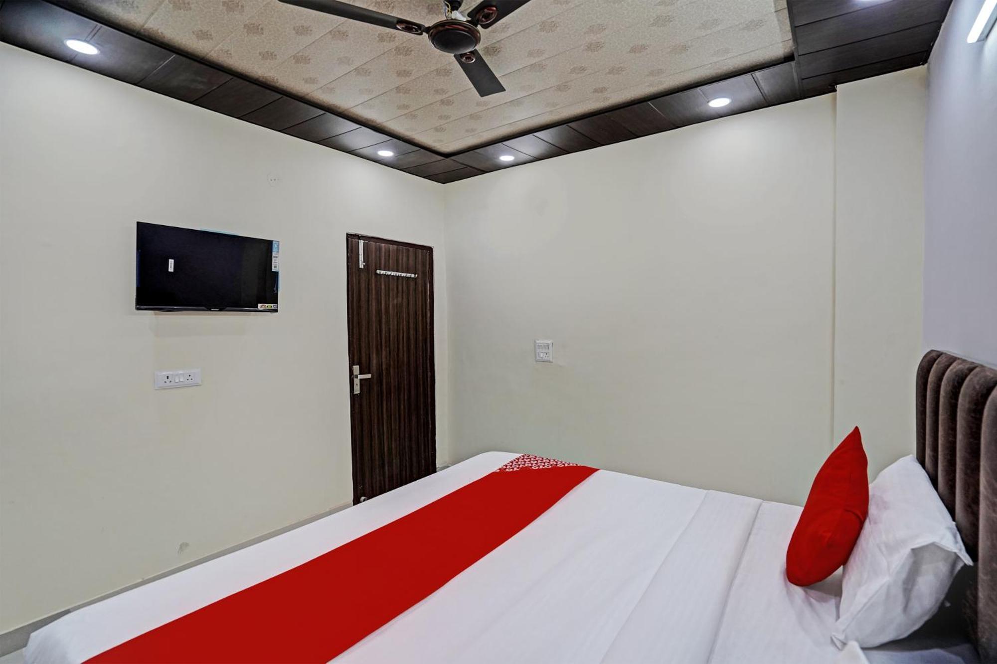 Oyo Flagship Evergreen Tower Hotel Ghaziabad Eksteriør billede
