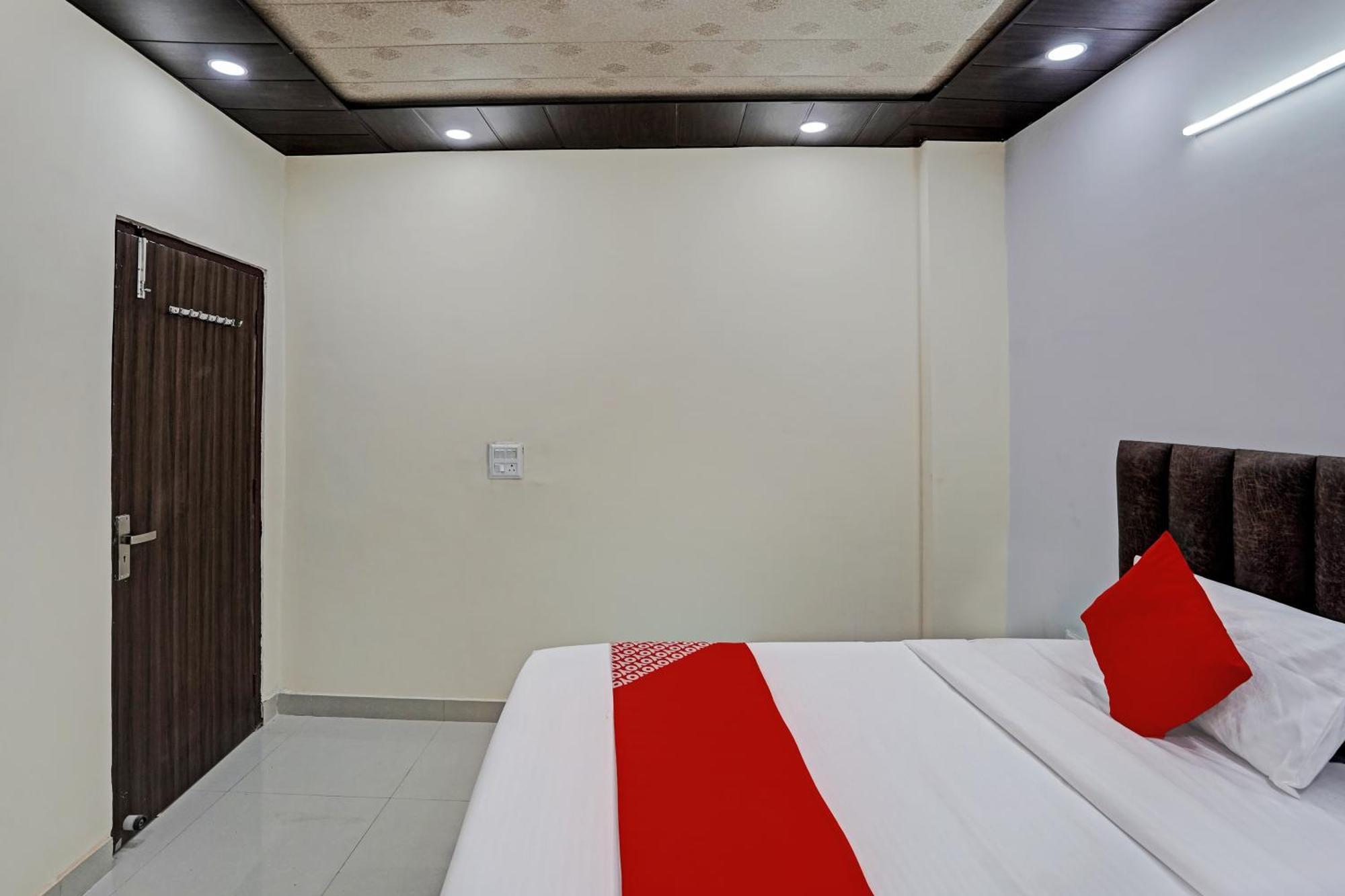 Oyo Flagship Evergreen Tower Hotel Ghaziabad Eksteriør billede